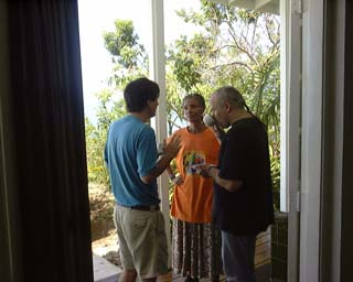 Pausa delante de la aula de conferencia