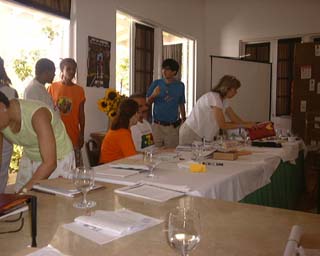 Dentro del aula de conferencia -foto 1-